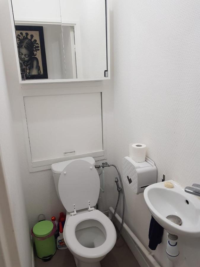 Pretty And Neat Bedroom In My Cosy Appartment. Puteaux Εξωτερικό φωτογραφία
